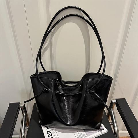 Borsa Tote da Donna Grande Capacità in Pelle PU Lucida Borsa a Tracolla Retro con Nodo e Coulisse per Ufficio Pendolari