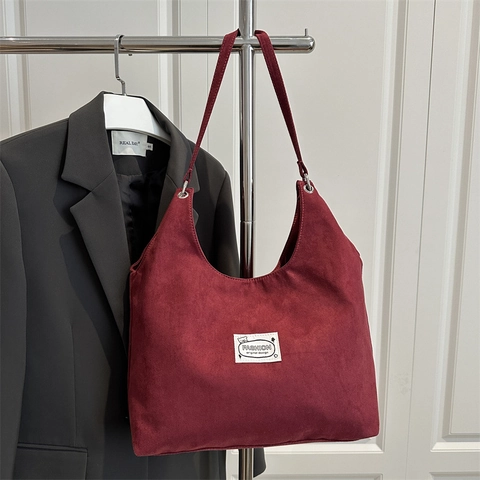 Sac Bandoulière Vintage en Suédine pour Femme Grande Capacité Patch de Lettres Boucle Magnétique Sac Tote Décontracté