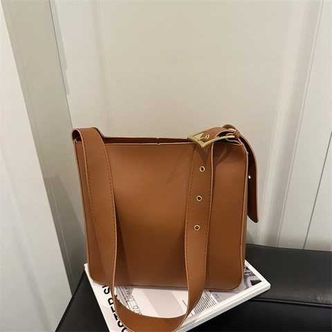 Bolso Cubo de Cuero PU de Gran Capacidad para Mujer Bolso de Hombro Cruzado Minimalista Con Correa Ancha Ajustable y Hebilla Dorada