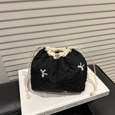 Fashion Quilted Drawstring Makeup Bag Women Floral Embroidery Toiletry Organizer Handbag Travel Storage Pouch Cosmetic Case
