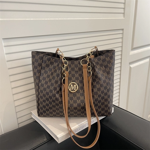 Women Large Capacity Monogram Printed Shoulder Tote Bag Urban Minimalist PU Leather Handbag With Matching Pouch Pave Chain Strap