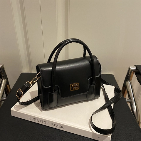 Borsa a Tracolla Piccola Quadrata in Pelle PU per Donna Borsa a Mano Tinta Unita Urbana Semplice Con Tracolla Regolabile Logo Metallico