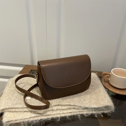 Minimalist PU Leather Small Square Shoulder Bag For Women Retro Flap Crossbody Bag With Letter Embossed Commute Handbag