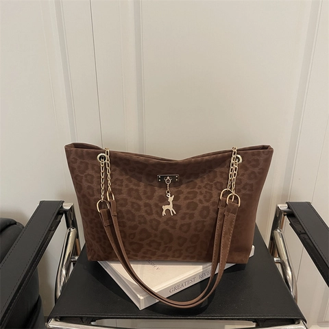 Women Leopard Print Tote Bag Large Capacity Shoulder Bag With Gold Chain Strap And Deer Pendant Fashion Commute Handbag