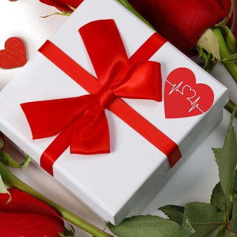 Adesivi in Carta Patinata a Forma di Cuore Etichette Decorative per San Valentino Modelli Rossi Bianchi Sigillo Regalo DIY