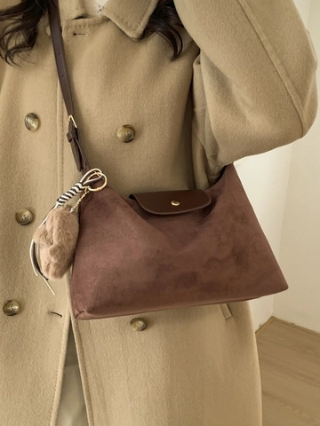 Bolso de Hombro de Cuero PU de Gamuza Mate Vintage Para Mujer Bolso de Axila Minimalista Con Colgante de Oso Retro