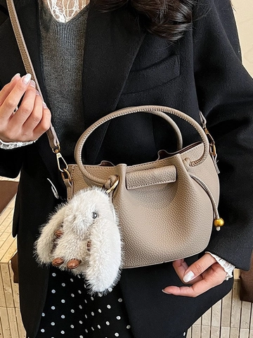 Borsa a Secchiello da Donna in Pelle PU con Motivo Litchi Borsa a Tracolla Vintage con Ciondolo a Coniglio in Peluche