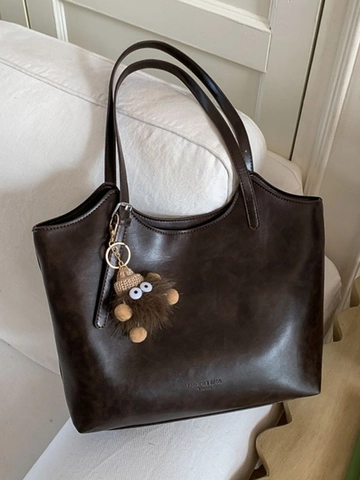 Bolso Tote de Cuero PU Retro para Mujer Moda de Lujo Versátil Bolso de Hombro de Axila con Colgante de Monstruo de Felpa Gran Capacidad Bolso de Mano Minimalista