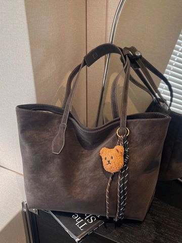 Vintage Frosted PU Leather Tote Bag Large Capacity Commuter Shoulder Bag With Bear Charm For Women Casual Daily Bag