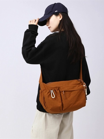 Borsa a Tracolla in Nylon Lavato Impermeabile di Grande Capacità Borsa Messenger Casual Multitasca Con Ciondolo in Perline di Legno Unisex