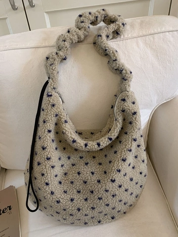 Women Fuzzy Plush Tote Bag Large Capacity Sherpa Hobo Shoulder Bag With Ruched Handle Floral Polka Dot Pattern Winter Handbag