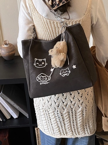 Damen Große Kapazität PU Tote Tasche Cartoon Katze Stickerei Kette Schultertasche Casual Pendler Unterarmtasche Mit Plüsch Anhänger