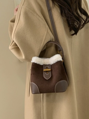 Women's Retro Suede Bucket Bag With Faux Fur Trim Fashionable Crossbody Handbag Autumn Winter Vintage Minimalist Shoulder Tote