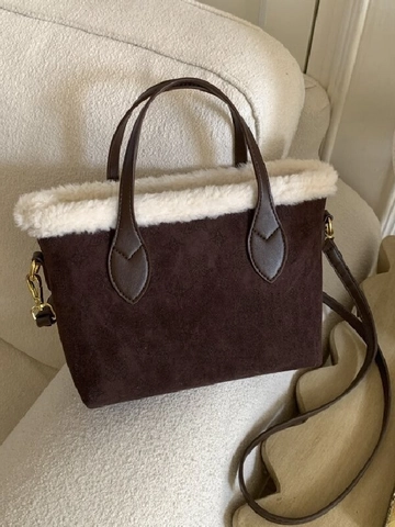 Vintage Women Bucket Bag Monogram Embossed Synthetic Leather Shoulder Crossbody Bag With Faux Fur Trim Winter Handbag