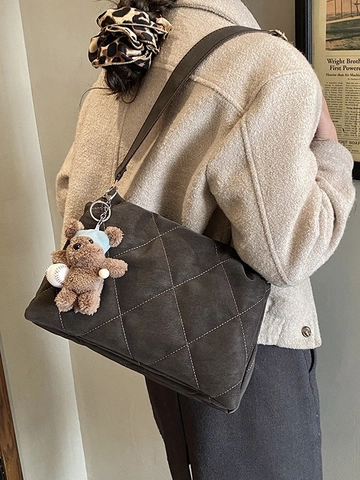 Borsa a Spalla Trapuntata Donna Grande Capacità Retro PU Effetto Scamosciato Rombi Tote Bag Con Ciondolo Orsetto Pendolare
