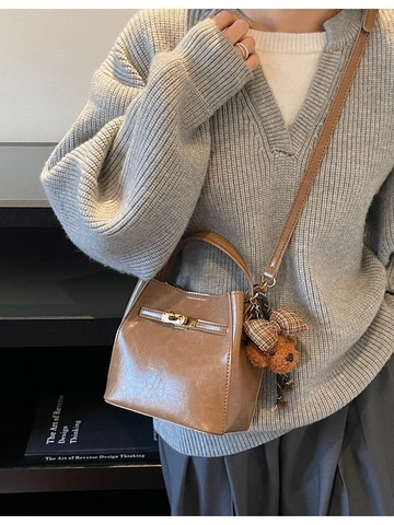 Damen Vintage PU Leder Beuteltasche Mit Bären Anhänger Retro Umhängetasche Handtasche Hochwertig Große Kapazität Tasche
