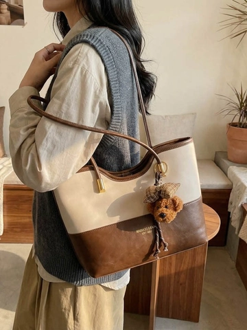 Bolso Tote de Gran Capacidad para Mujer Patchwork de Cuero PU y Gamuza Bolso de Hombro Vintage Con Colgante de Oso