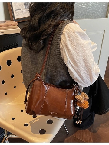 Bolso de Hombro Dumpling de Cuero PU Vintage para Mujer Bolso Bandolera de Color Sólido Con Colgante de Oso Peluche