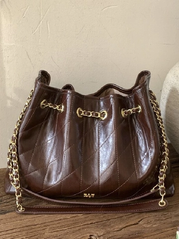Women Retro Quilted PU Leather Shoulder Bag Large Capacity Chain Bucket Bag Classic Diamond Pattern Fashion Tote Bag Commute Satchel