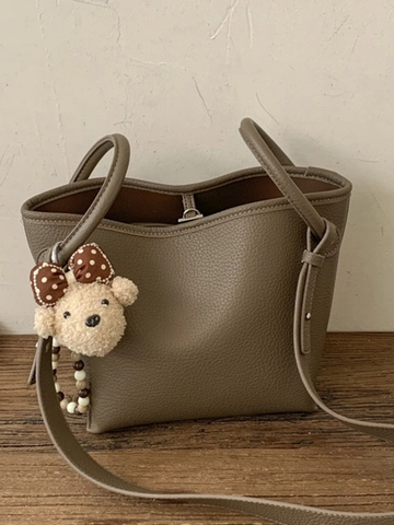 Minimalist PU Leather Bucket Bag For Women Fashion Lychee Pattern Crossbody Shoulder Bag With Plush Bear Pendant Handbag