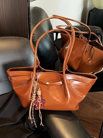 Borsa Tote da Donna a Grande Capacità in Pelle PU Lucida Borsa a Tracolla per Pendolarismo Ufficio Quotidiano Pieghettata Con Ciondolo Leopardo