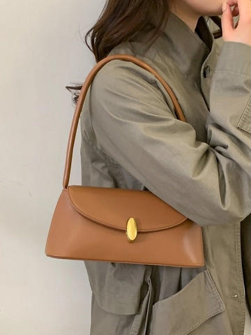 Women Retro PU Leather Underarm Bag Minimalist Baguette Shoulder Bag With Gold Oval Buckle For Daily Commute