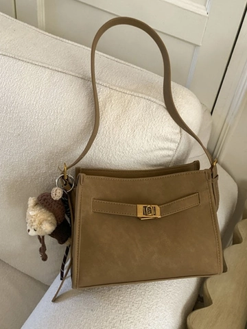 Vintage Women Bucket Crossbody Bag Frosted PU Leather Minimalist Large Capacity Shoulder Bag With Bear Charm Accessory