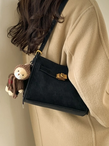 Vintage Women Bucket Crossbody Bag Frosted PU Leather Minimalist Large Capacity Shoulder Bag With Bear Charm Accessory