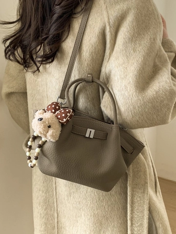 Damen Vintage PU Leder Beuteltasche Mit Plüschanhänger Litschimuster Schulter Umhängetasche Handtasche Für Den Alltag Elegante Geldbörse