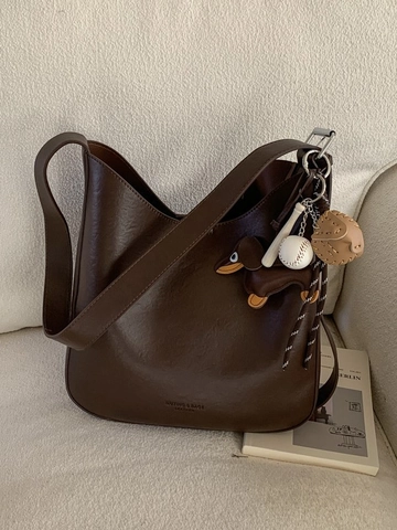 Women Retro PU Leather Shoulder Bag Spacious Bucket Tote With Dachshund Charm Sophisticated Minimalist Hobo Bag With Inner Pouch