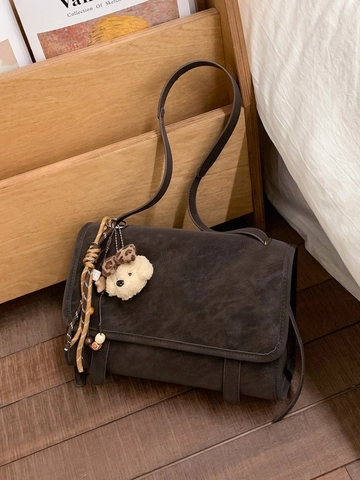Vintage PU Leather Shoulder Bag For Women Large Capacity Minimalist Messenger Bag Crossbody Bag With Plush Pendant Decoration