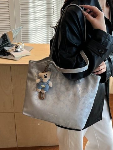 Large Capacity PU Leather Tote Bag For Women Retro Maillard Style Shoulder Bag With Bear Pendant Commuting Handbag