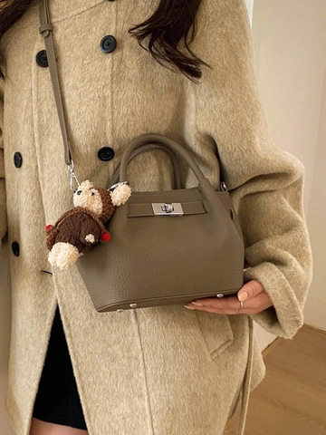 Fashion Women Lychee Pattern PU Leather Bucket Bag With Plush Teddy Bear Charm Metal Lock Crossbody Shoulder Bag Handbag