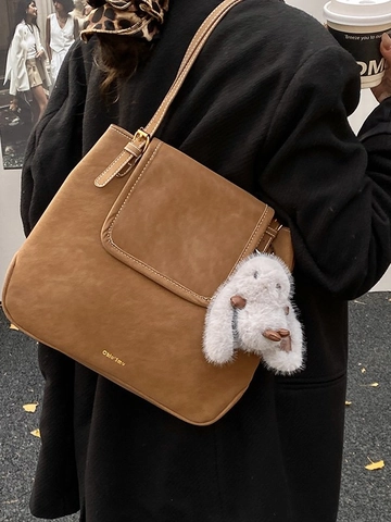 Vintage Large Capacity PU Leather Shoulder Bag For Women Contrast Stitching Flap Tote Bag With Plush Rabbit Pendant Bucket Bag