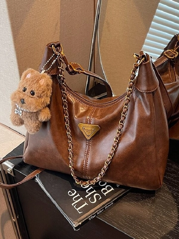 Bolso Hobo de Cuero PU Vintage para Mujer Bolso de Hombro Tote de Gran Capacidad Con Cadena Logo de Triángulo de Metal Colgante de Oso de Peluche