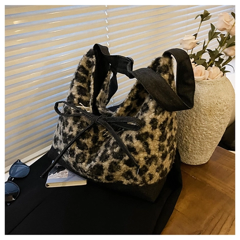 Koreaanse Stijl Grote Capaciteit Pluche Tote Bag Voor Vrouwen Casual Gestreepte Luipaard Ster Patroon Wollen Crossbody Tas