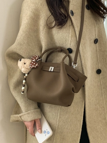 Women Vintage Litchi Pattern Synthetic Leather Bucket Bag Metal Buckle Small Shoulder Crossbody Bag With Plush Bear Charm Daily Handbag