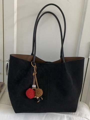 Bolso Tote de Cuero Sintético Ante Gran Capacidad para Mujer Bolso de Hombro Retro Con Colgante de Bola de Peluche Trabajo
