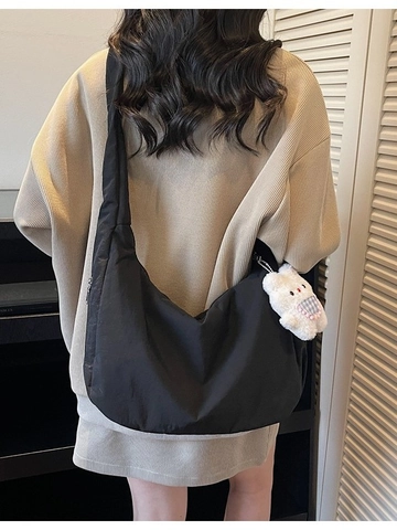 Sac Dumpling Bouffant Souple pour Femmes Grande Capacité Sac Bandoulière Style Coréen Minimaliste Hobo Avec Pendentif Lapin