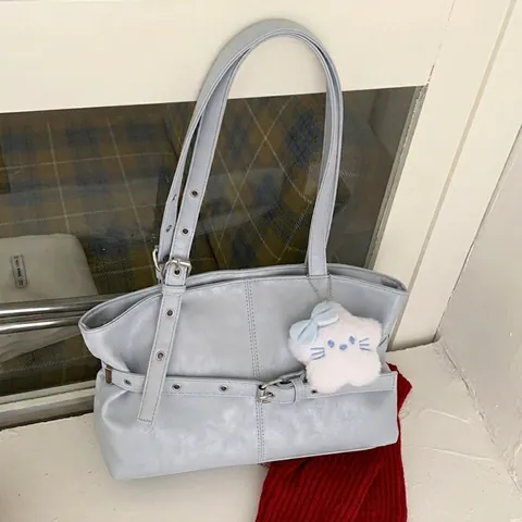 Damen Vintage PU Leder Umhängetasche Große Kapazität Tote Bag Mit Plüsch Anhänger Metall Gürtelschnalle Dekor Für Arbeit Alltag