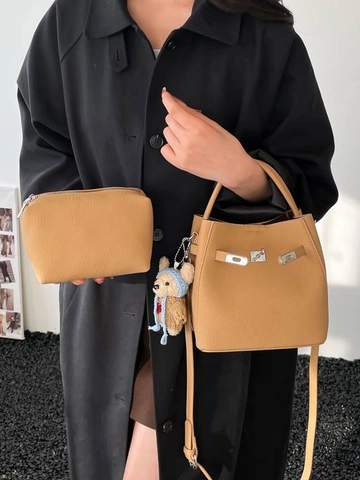 Borsa a Secchiello in Pelle PU con Trama a Litchi Chiusura in Metallo Borsa a Mano Tracolla Versatile con Ciondolo a Orsetto Donna
