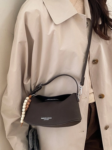 Sac Bandoulière Vintage en Cuir PU pour Femmes Sac Hobo Minimaliste Grain Litchi Avec Pendentif en Perles de Bois Sac à Épaule Décontracté
