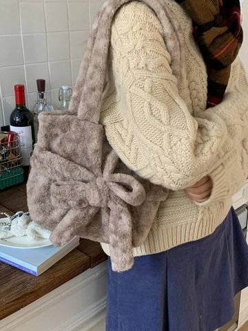 Fashion Large Capacity Women Plush Bowknot Shoulder Bag Faux Fur Handbag Sweet Soft Fuzzy Commuter Tote Bucket Bag Lady Hand Bag