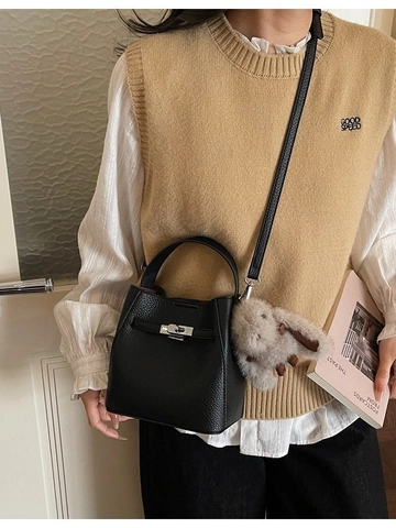 Borsa a Secchiello in Pelle PU Martellata da Donna Con Ciondolo a Coniglio Chiusura in Metallo Borsa a Tracolla Per Stile Casual Quotidiano