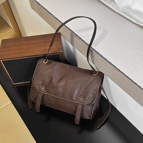 Vintage Large Capacity PU Leather Crossbody Bag For Women Retro Flap Shoulder Bag Casual Commuter Messenger Satchel Handbag