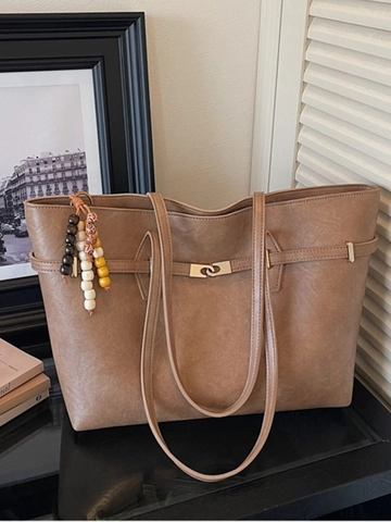 Borsa Tote da Donna in Pelle PU di Grande Capacità Borsa a Tracolla Retrò Con Ciondolo di Perline Fibbia in Metallo Handbag da Pendolare