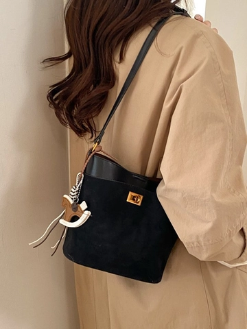 Vintage Suede PU Leather Bucket Bag Gold Turn Lock Horse Charm Women Casual Crossbody Shoulder Bag Daily Commuting Purse