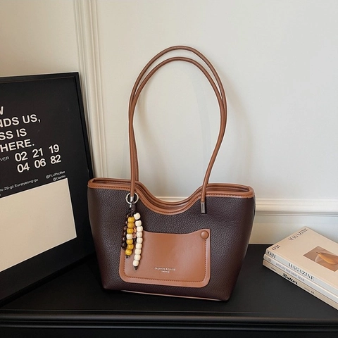 Borsa Tote da Donna in Pelle PU Patchwork Retrò Grande Capacità Borsa a Spalla Pendolare Con Ciondolo di Perle Trama Litchi