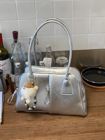 Minimalist Women PU Leather Underarm Shoulder Bag Large Capacity Retro Solid Color Handbag With Cute Plush Charm Daily Commute Tote