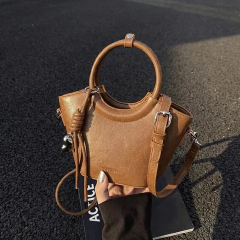 Women's PU Leather Bucket Bag Minimalist Circular Handle Shoulder Crossbody Bag With Metallic Heart Pendant Small Handbag For Daily